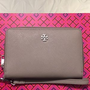Grey Tory Burch Wristlet! 🧡